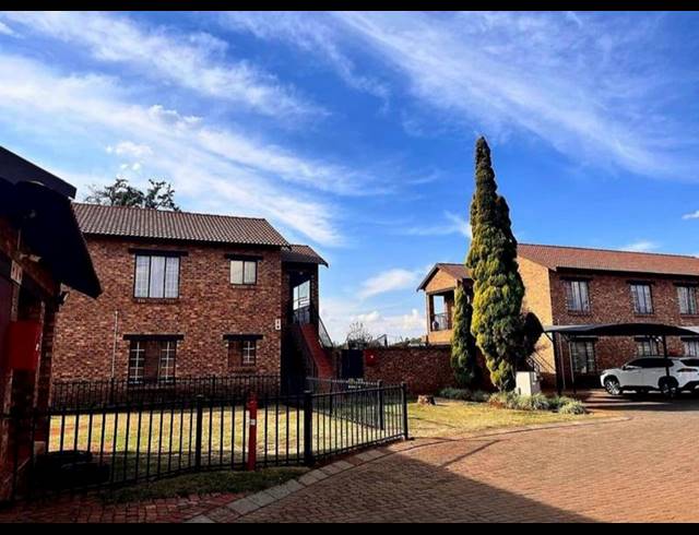 3 BEDROOM TOWNHOUSE FOR SALE IN CLARINA